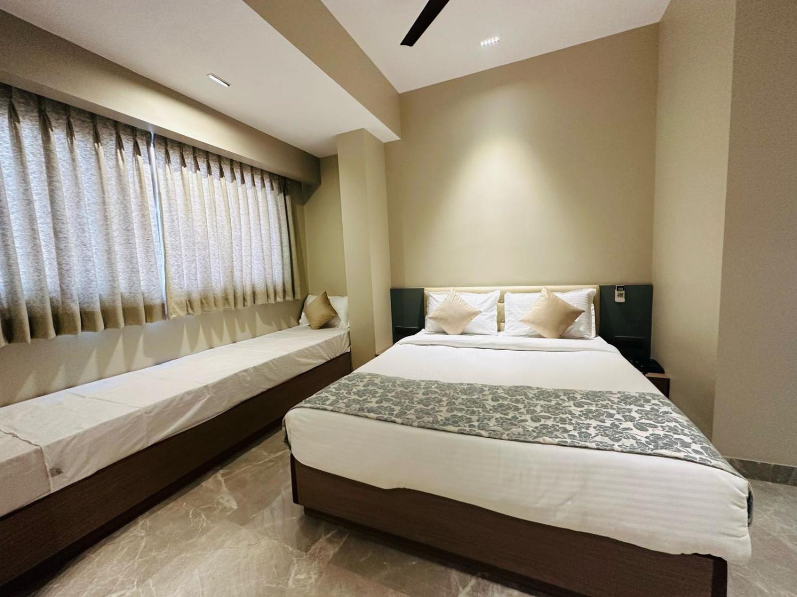 The Falcon Inn Mumbai Luaran gambar