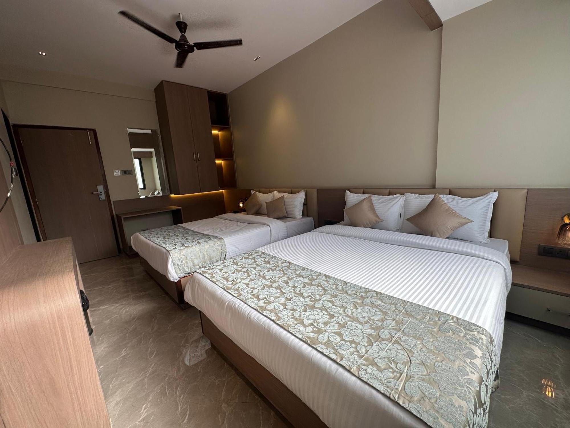 The Falcon Inn Mumbai Luaran gambar